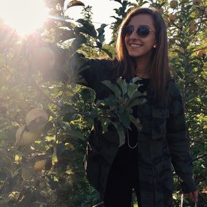 Meet your Posher, Ariana